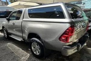 Toyota Hilux 2020 Gold