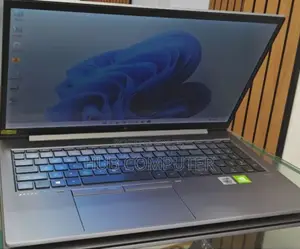 New Laptop HP ZBook Firefly G8 16GB Intel Core I7 SSD 512GB