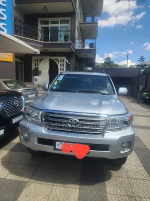 Photo - Toyota Land Cruiser 2012 Silver