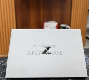 New Laptop HP ZBook Firefly G8 16GB Intel Core I7 SSD 512GB