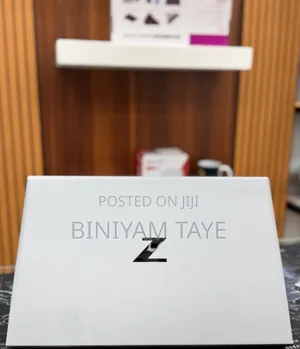 New Laptop HP ZBook Firefly G8 16GB Intel Core I7 SSD 512GB