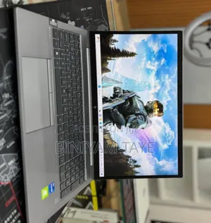New Laptop HP ZBook Firefly G8 16GB Intel Core I7 SSD 512GB