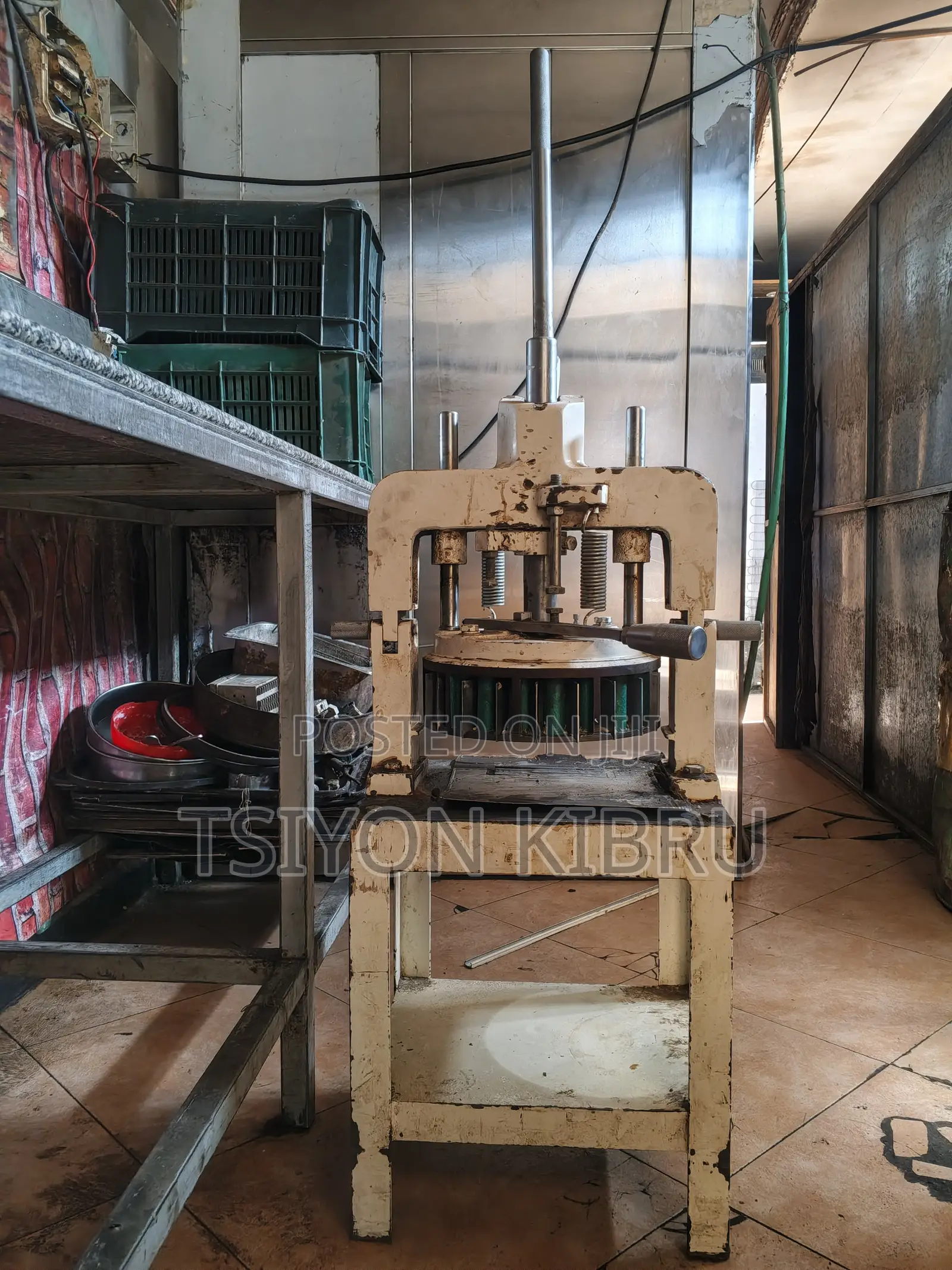 Bread Breaking Machin