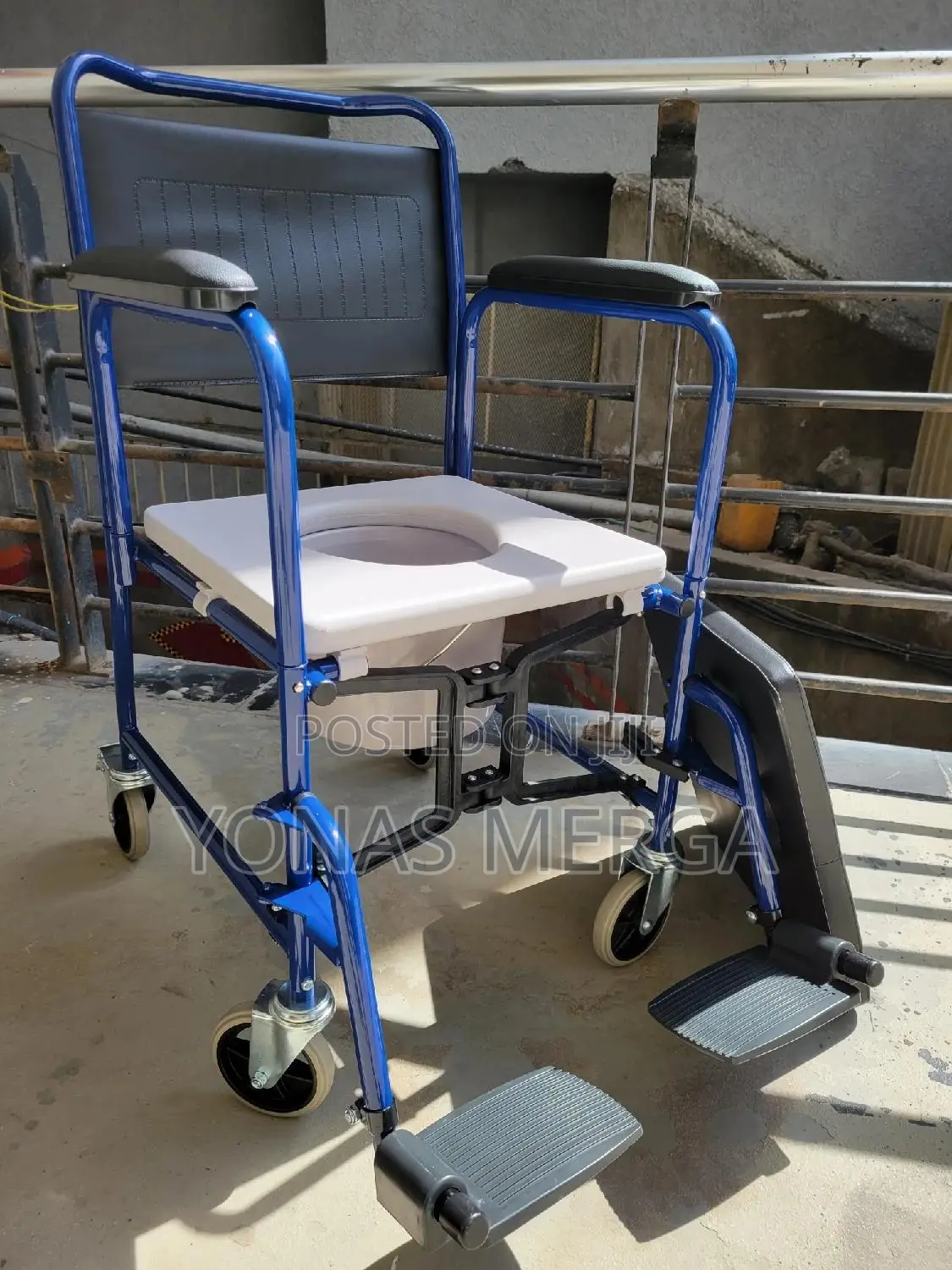 Toilet Chair疣人removable Bucket Padded Seat፦罅pot Weight of 150 Kg