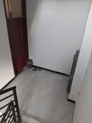 የሚሸጥ G+4 ቤት