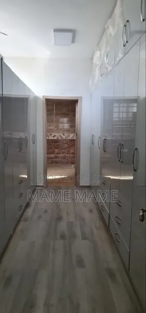 7bdrm House in Addis Abeba, Bole for sale