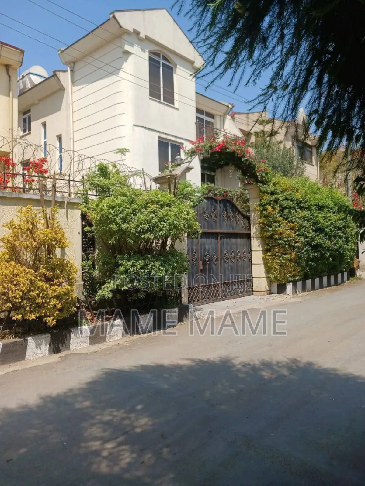 8bdrm House in Addis Abeba, Bole for sale
