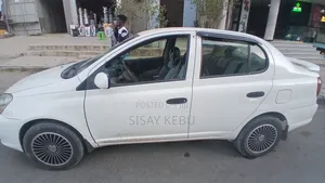 Photo - Toyota Platz 1.0 FWD 2005 White