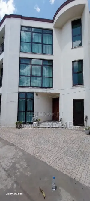 7bdrm House in Addis Abeba, Bole for sale