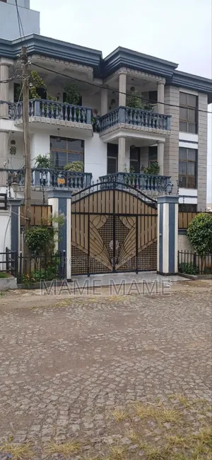 8bdrm House in Addis Abeba, Bole for sale