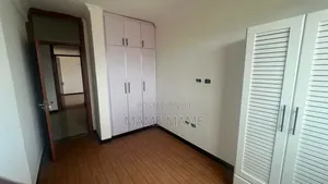 8bdrm House in Addis Abeba, Bole for sale