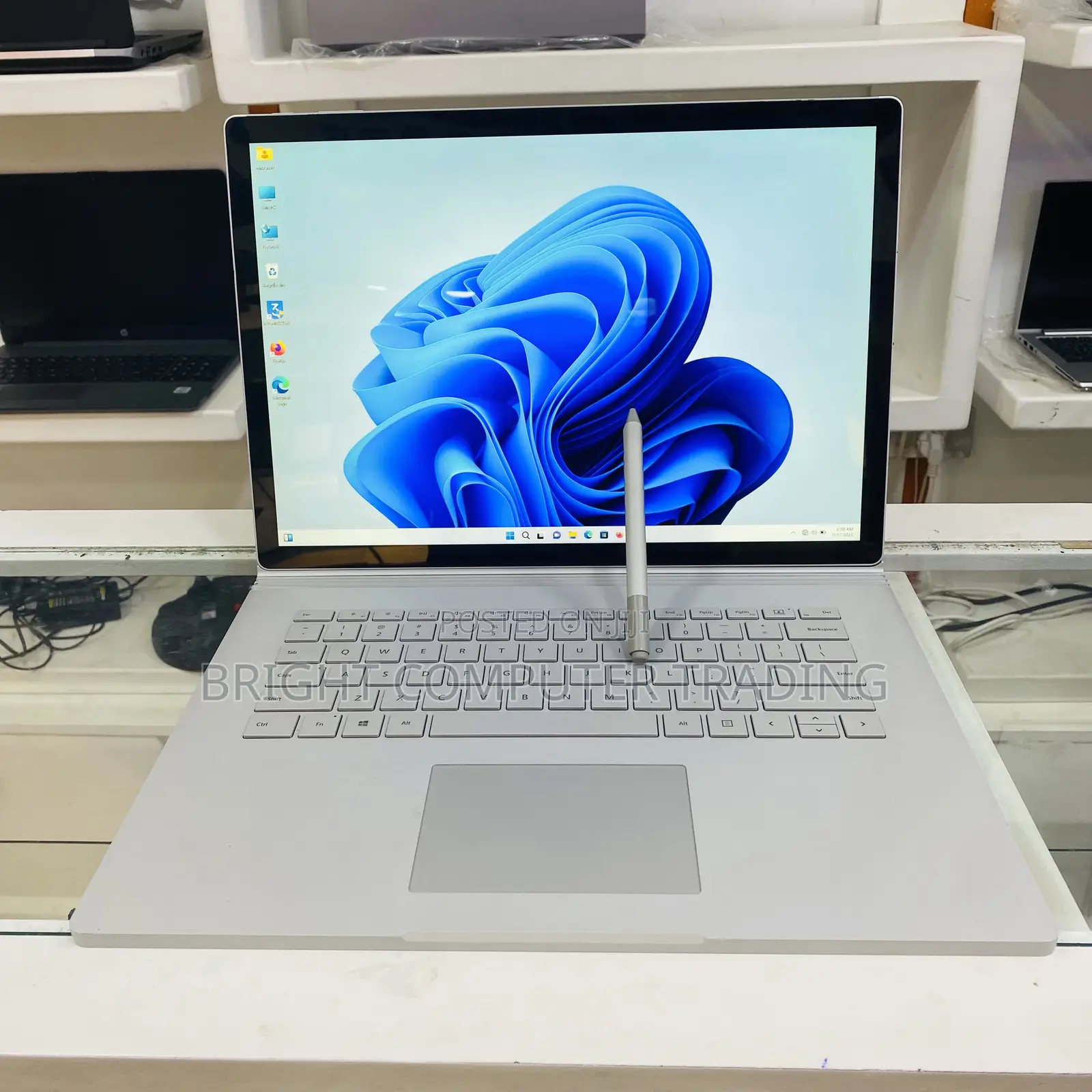 New Laptop Microsoft Surface Book 2 16GB Intel Core I7 SSD 256GB