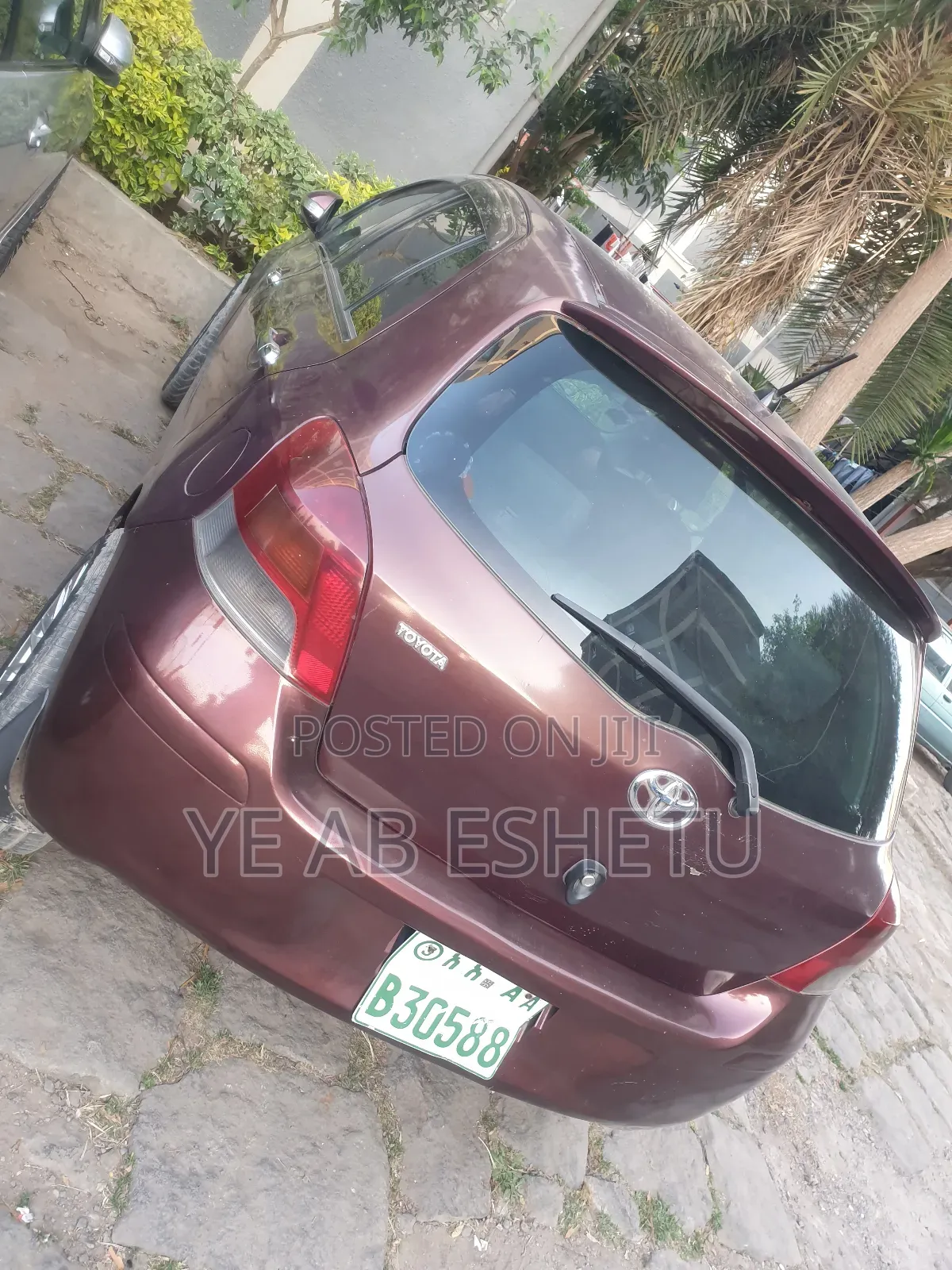 Toyota Yaris Base Hatchback 5dr 2010 Burgundy