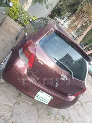 Toyota Yaris Base Hatchback 5dr 2010 Burgundy