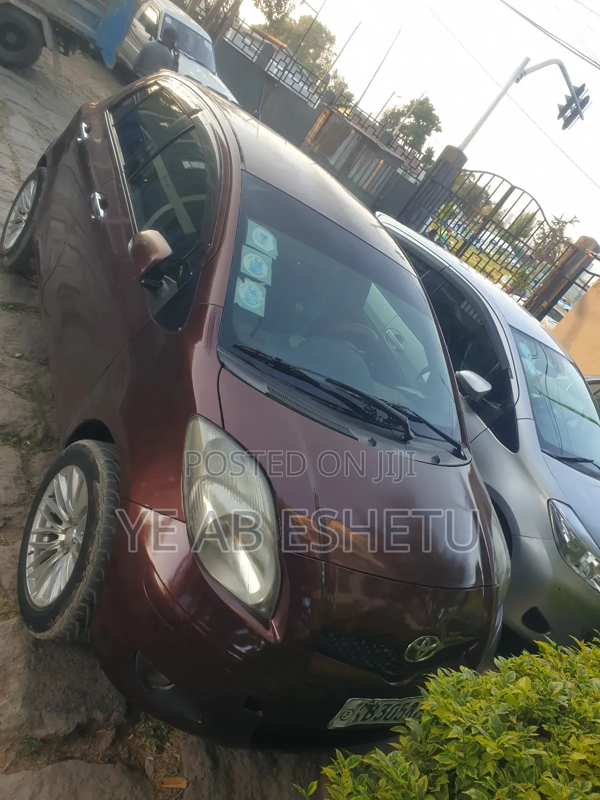 Toyota Yaris Base Hatchback 5dr 2010 Burgundy