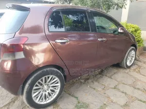 Toyota Yaris Base Hatchback 5dr 2010 Burgundy