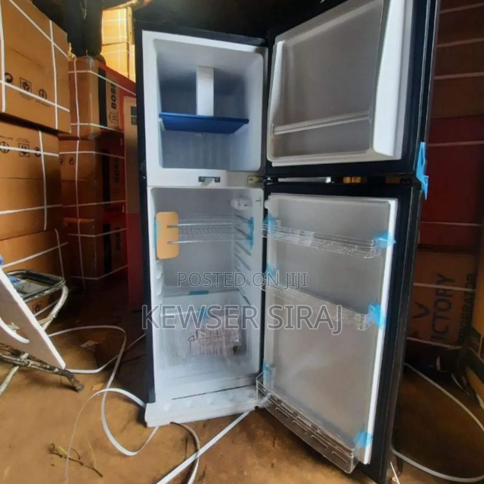 West 420 Model Refrigerator ኮዴሰር ያለው ከጀርባው ሽቦ የተገጠመለት
