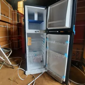 Photo - West 420 Model Refrigerator ኮዴሰር ያለው ከጀርባው ሽቦ የተገጠመለት