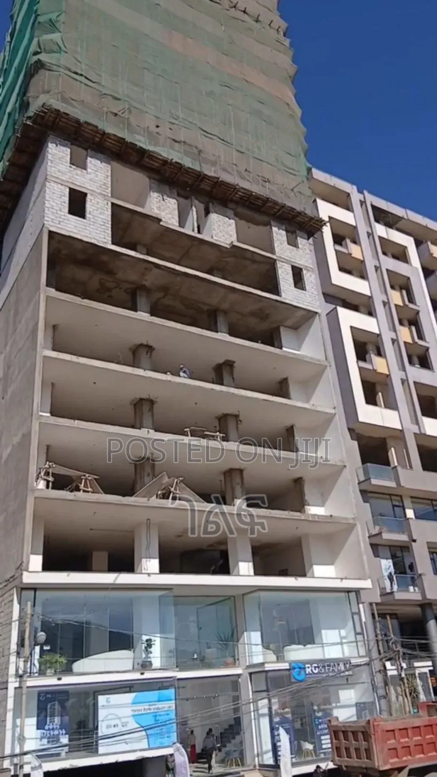 የመኖሪያ አፓርትመንት በቦሌ መድሃኒያለም 85% በላይ የተጠናቀቁ ጉሩም እይታ ያላቸው