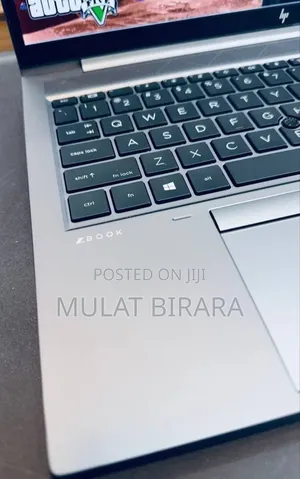 New Laptop HP ZBook Firefly G8 16GB Intel Core I7 SSD 512GB