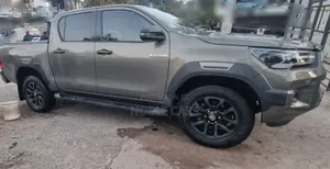 Toyota Hilux 2021 Gray