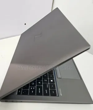 New Laptop HP ZBook Firefly G8 16GB Intel Core I7 SSD 1T