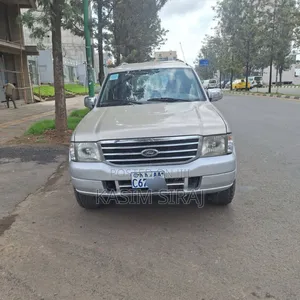 Photo - Ford Everest 2006 Blue