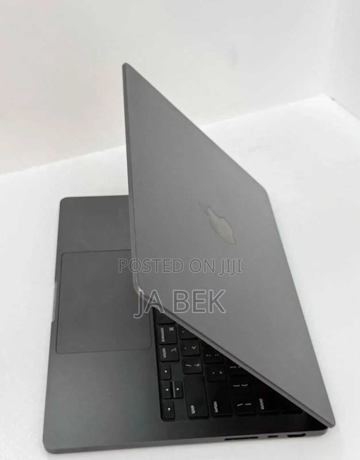 New Apple MacBook Pro 2024 M4 14-Inch 16GB Apple M4 Pro SSD 512GB