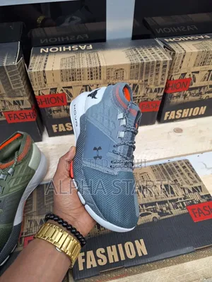 Photo - New Arrival  
 Under Armour 
 Made in Vietnam 
 Size -- 40 --43