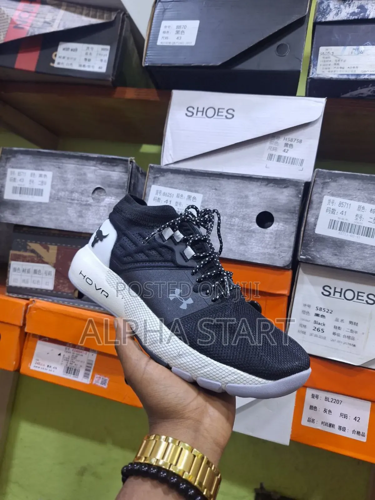 New Arrival  
 Under Armour 
 Made in Vietnam 
 Size -- 40 --43