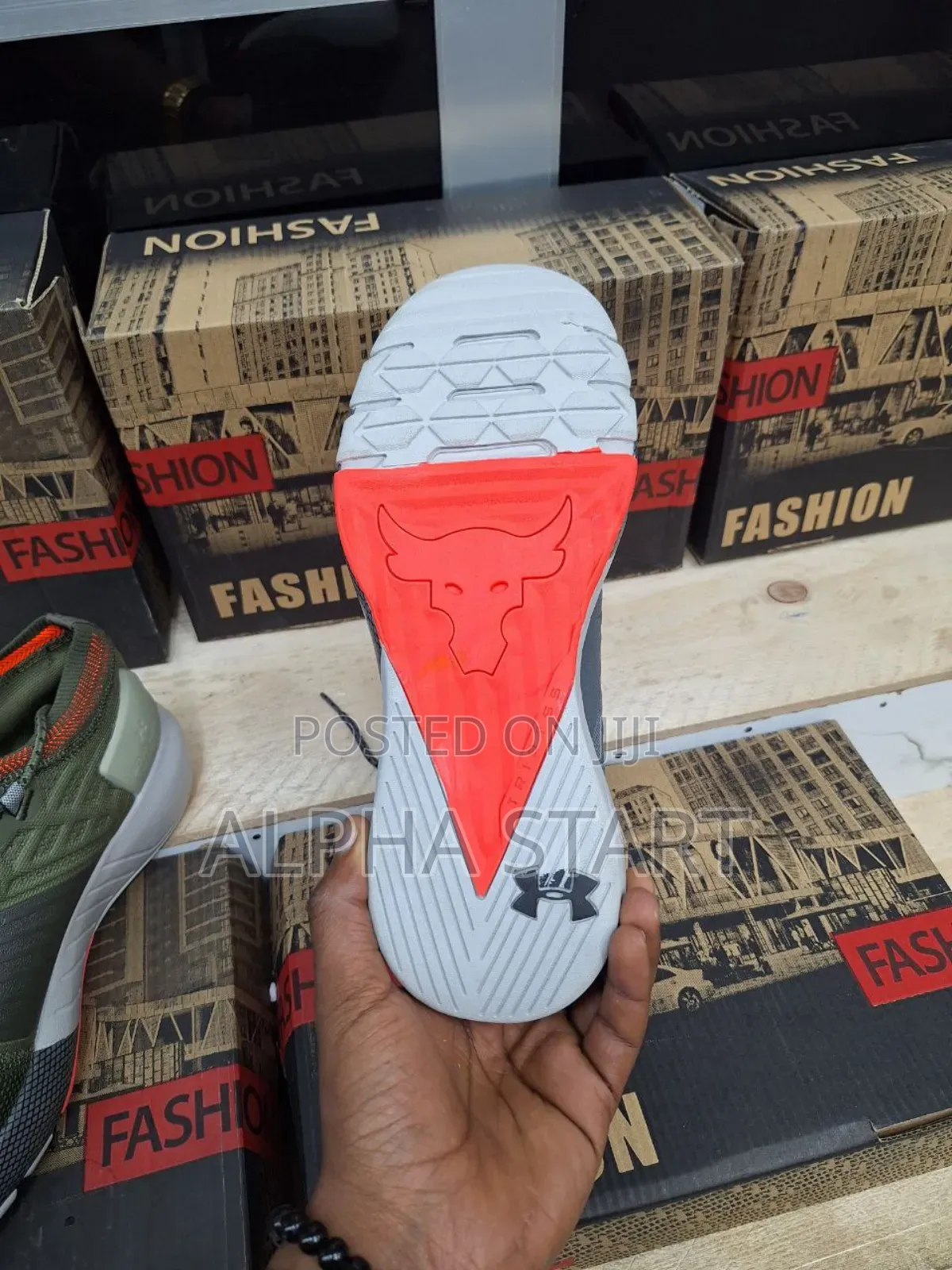 New Arrival  
 Under Armour 
 Made in Vietnam 
 Size -- 40 --43