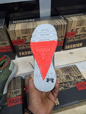 New Arrival  
 Under Armour 
 Made in Vietnam 
 Size -- 40 --43