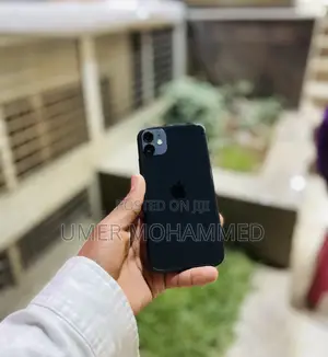 Photo - Apple iPhone 11 128 GB Black