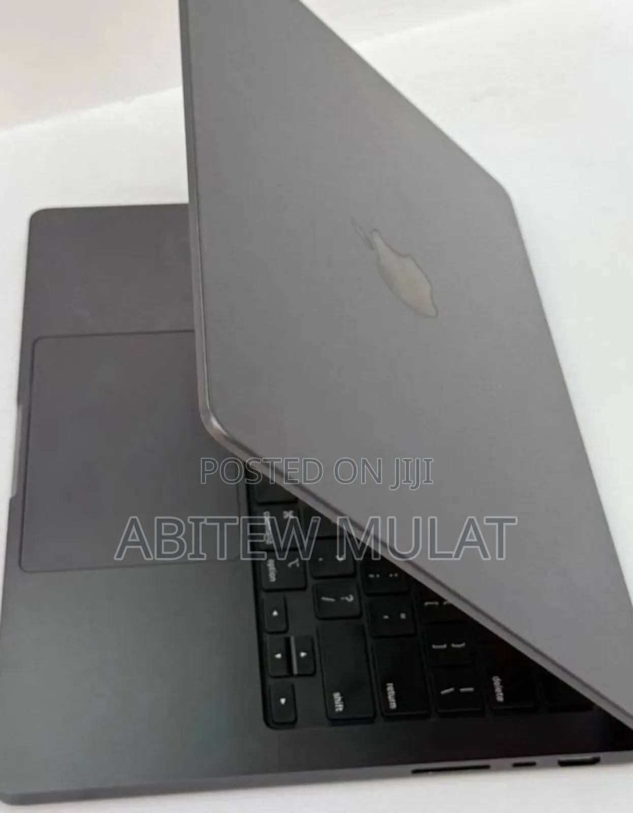 New Laptop Apple MacBook Pro 2024 M4 14-Inch 16GB Apple M4 SSD 512GB