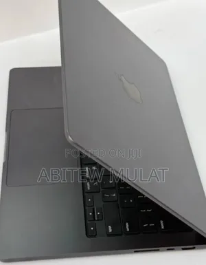 New Laptop Apple MacBook Pro 2024 M4 14-Inch 16GB Apple M4 SSD 512GB