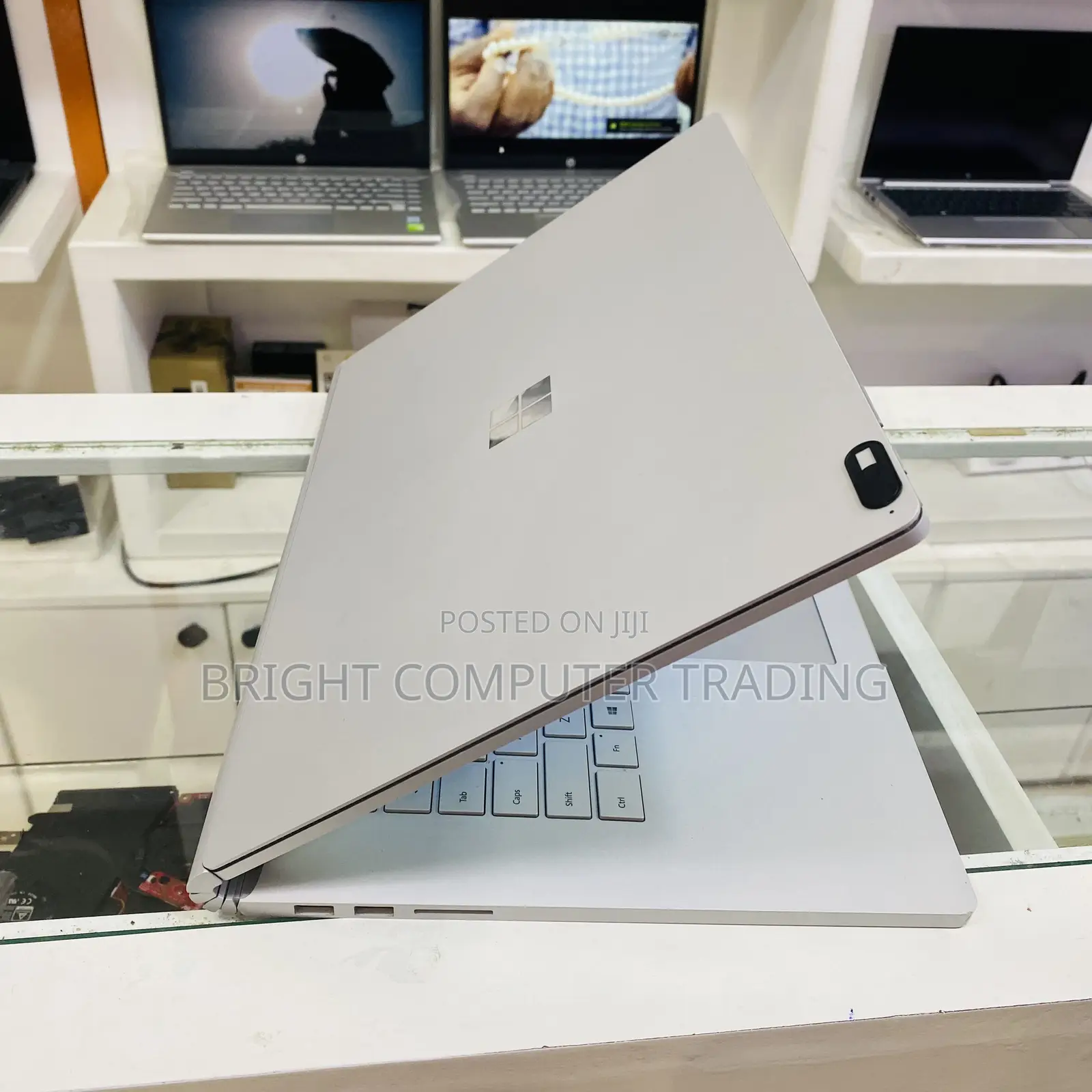 New Laptop Microsoft Surface Book 2 16GB Intel Core I7 SSD 256GB