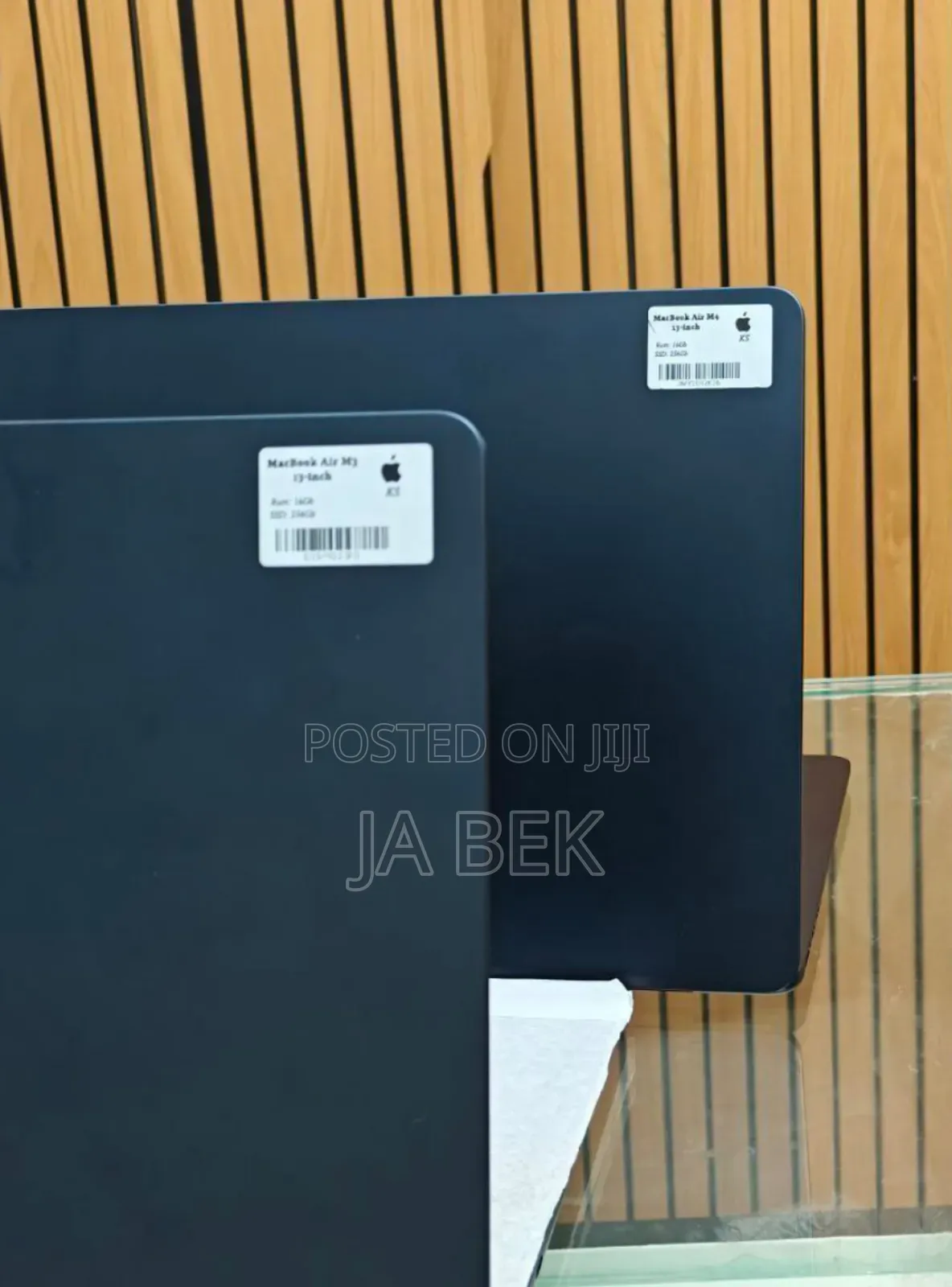 New Laptop Apple MacBook Air 2025 M4 13-Inch 16GB Apple M4 SSD 256GB