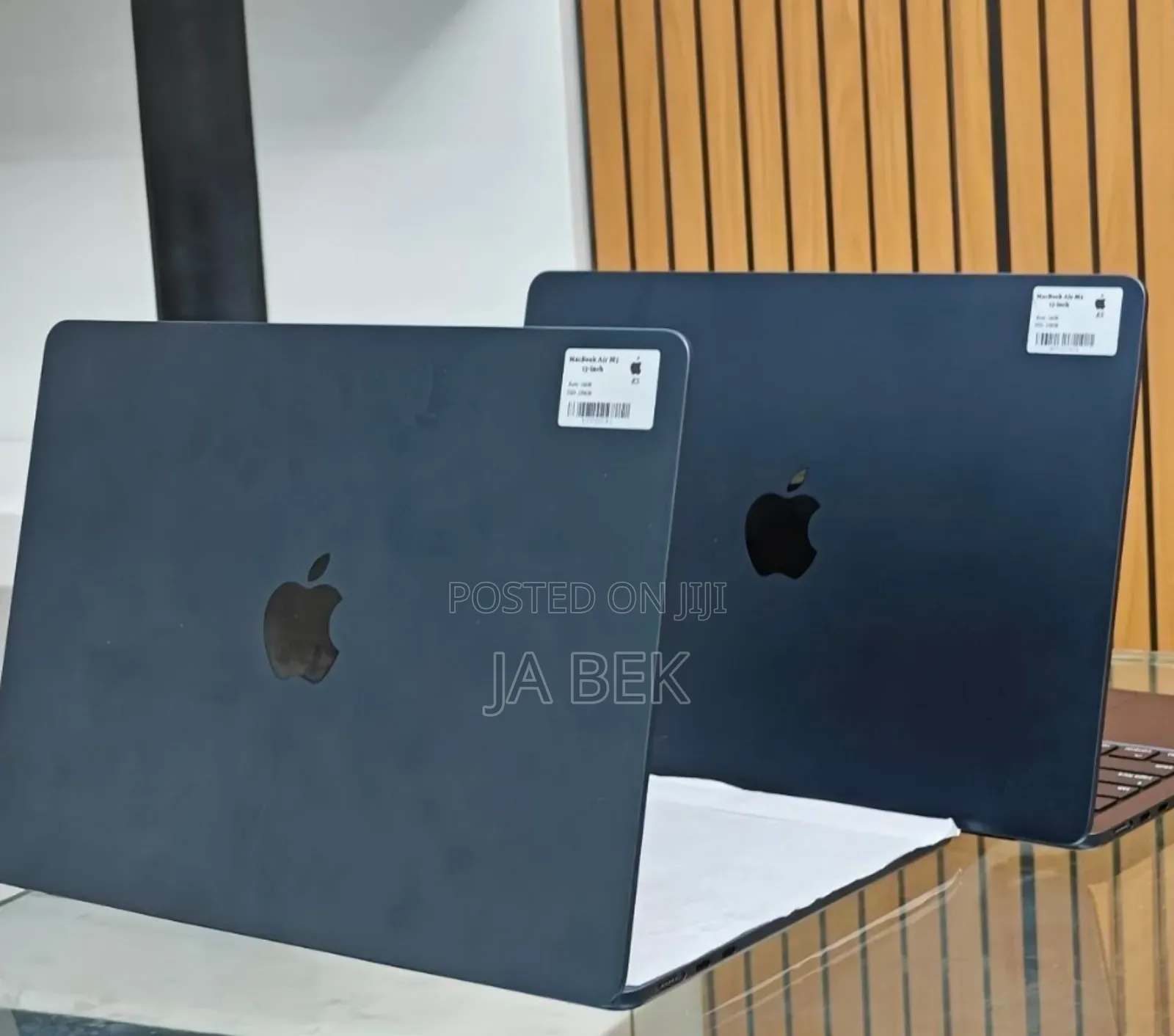 New Laptop Apple MacBook Air 2025 M4 13-Inch 16GB Apple M4 SSD 256GB