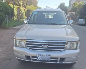 Photo - Ford Everest 2006 Gold