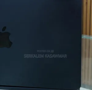 New Laptop Apple MacBook Air 2025 M4 13-Inch 16GB Apple M4 SSD 256GB