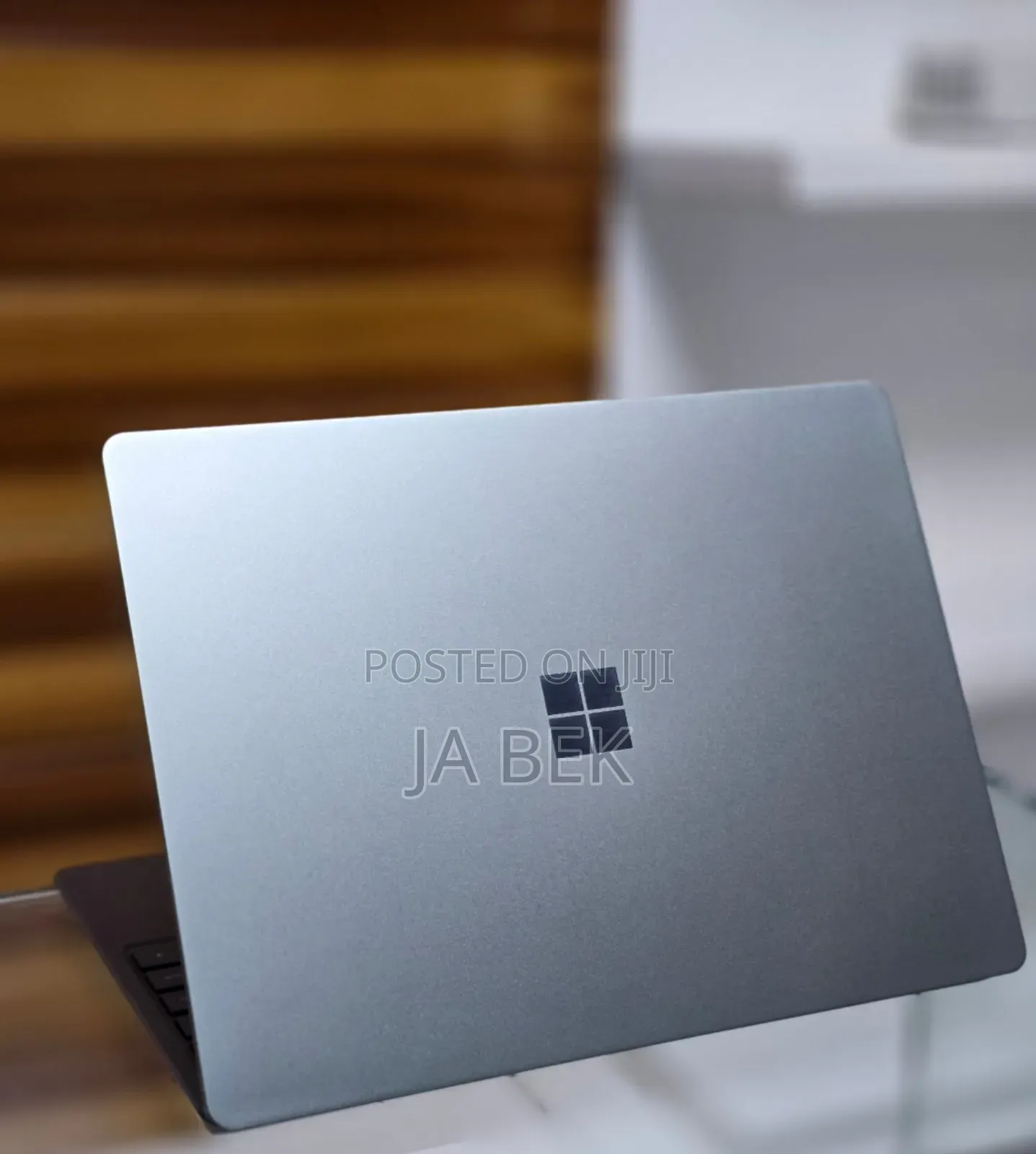 New Laptop Microsoft Surface 8GB Intel Core I5 SSD 256GB