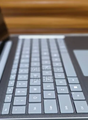 New Laptop Microsoft Surface 8GB Intel Core I5 SSD 256GB