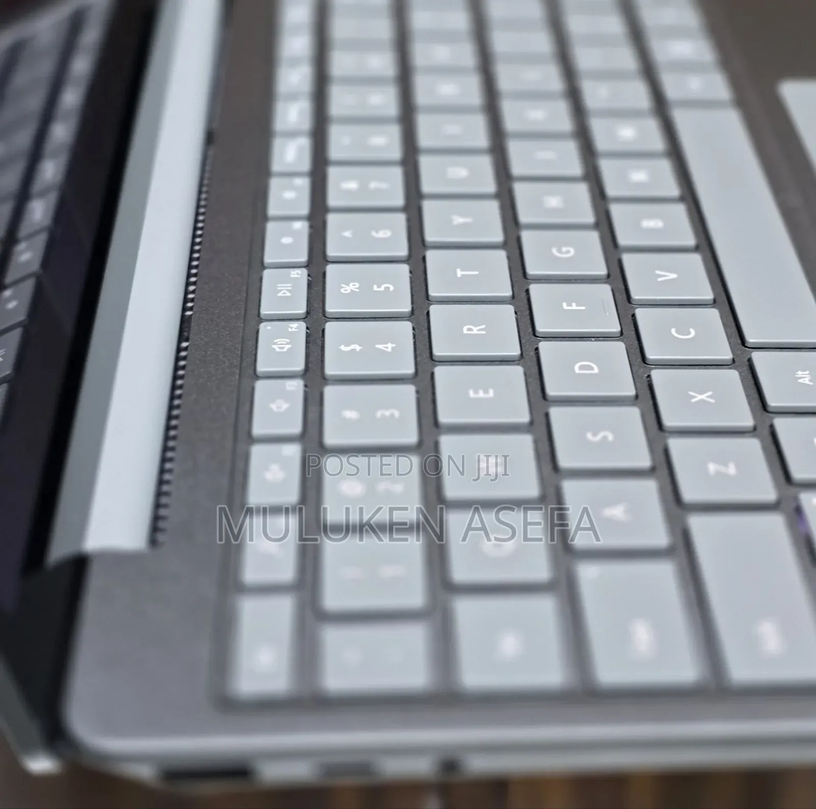 New Laptop Microsoft Surface 8GB Intel Core I5 SSD 256GB