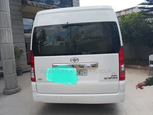 Toyota HiAce 2022 White