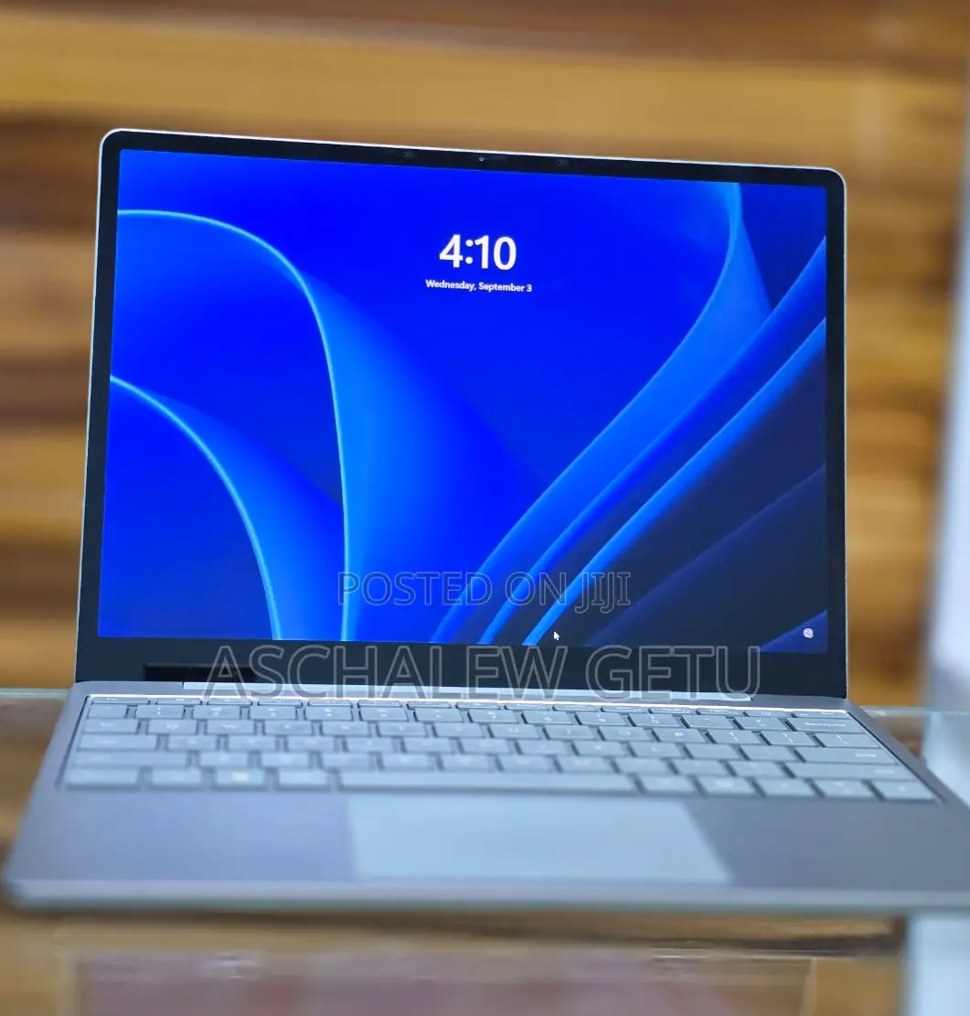 New Laptop Microsoft Surface 8GB Intel Core I5 SSD 256GB