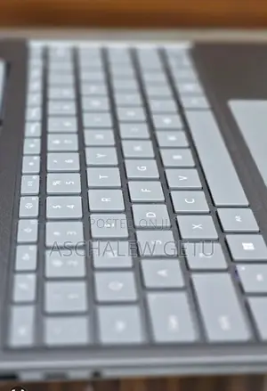 New Laptop Microsoft Surface 8GB Intel Core I5 SSD 256GB