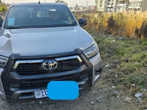 Photo - Toyota Hilux 2021 Silver