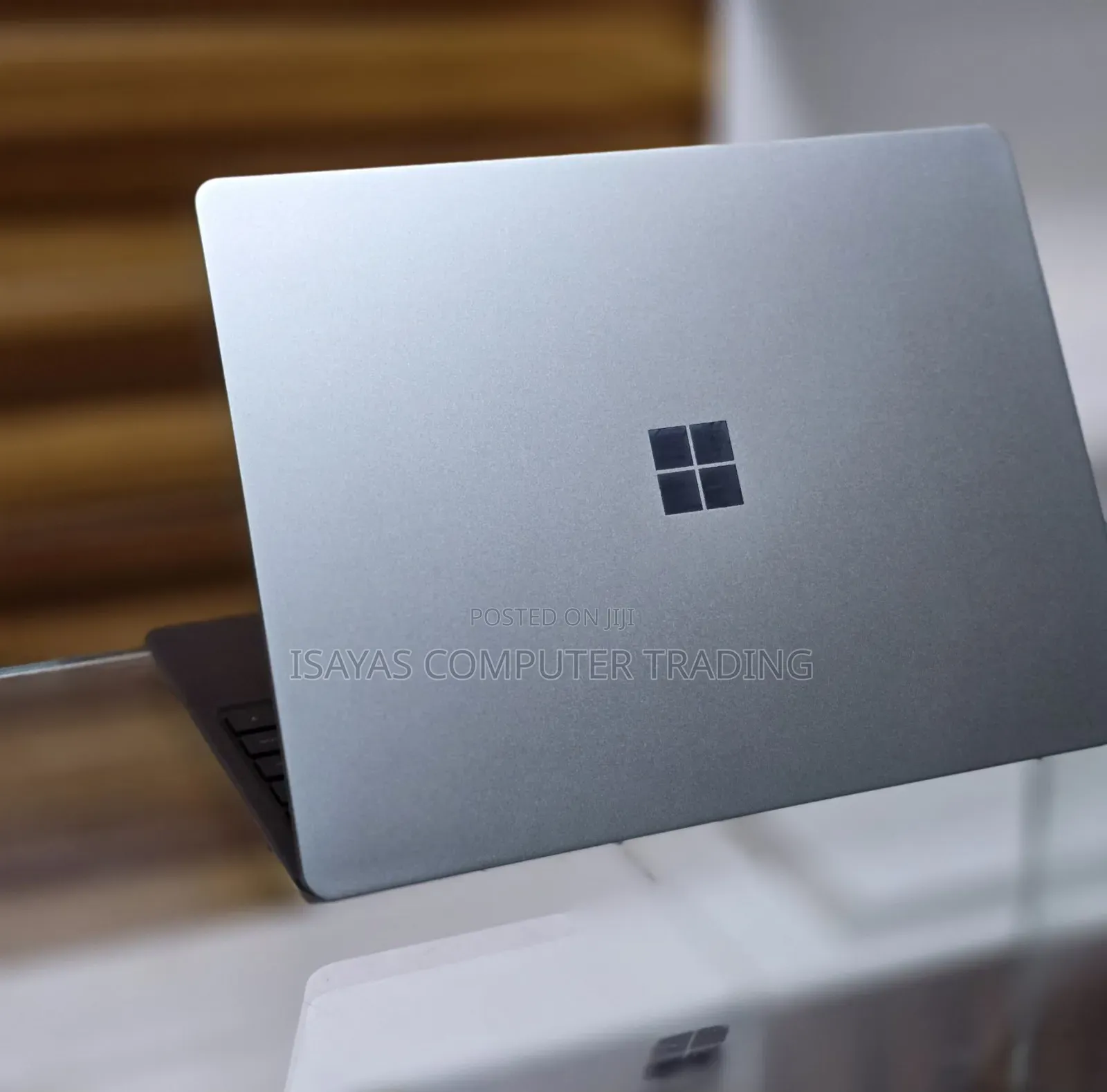 New Laptop Microsoft Surface 8GB Intel Core I5 SSD 256GB