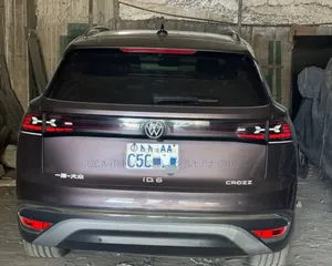 Volkswagen ID.6 2023 Purple