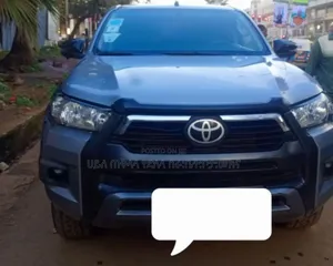 Photo - Toyota Hilux 2020 Off white
